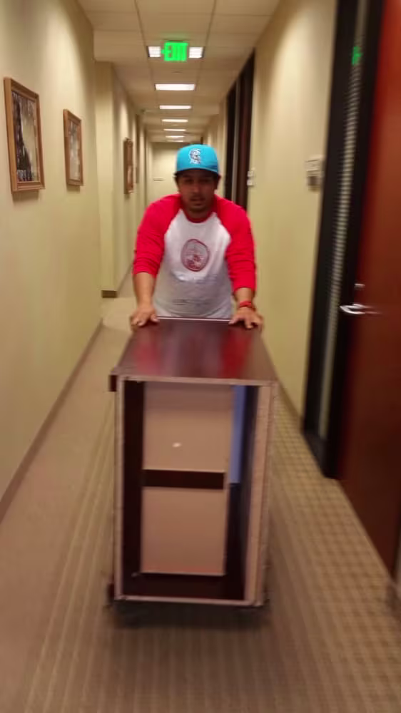 movers-glendale-at-work